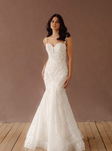 Fabric is Lace & Tulle, silhouette is Fit and Flare, neckline is Sweetheart, sleeve style is Convertible straps, train is Chapel, waistline is Natural, embellishment is 3D Floral Lace, Beading, back is Illusion Sheer Back, color is Ivory/Nude, style is Romantic, Modern Lace, Convertible floral straps (on-shoulder or off-the-shoulder); sculpted corset bodice