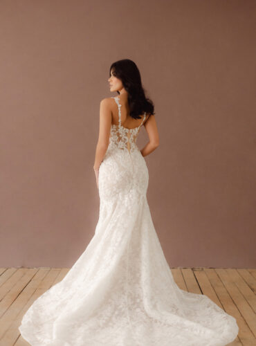 Fabric is Lace & Tulle, silhouette is Fit and Flare, neckline is Sweetheart, sleeve style is Convertible straps, train is Chapel, waistline is Natural, embellishment is 3D Floral Lace, Beading, back is Illusion Sheer Back, color is Ivory/Nude, style is Romantic, Modern Lace, Convertible floral straps (on-shoulder or off-the-shoulder); sculpted corset bodice