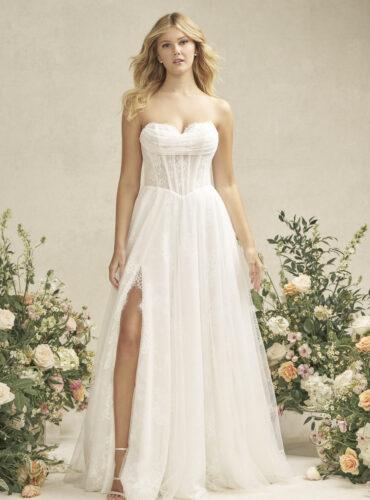 Fabric is Chantilly lace, Tulle, silhouette is A-line, neckline is Sweetheart, sleeve style is Strapless, train is Chapel, waistline is Basque, embellishment is Eyelash lace trim, back is Zipper (invisible), color is Ivory, style is Romantic, Ethereal, High slit, Layered tulle